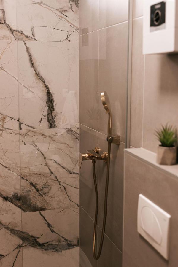Luxury Jacuzzi Apartment โมสตาร์ ภายนอก รูปภาพ
