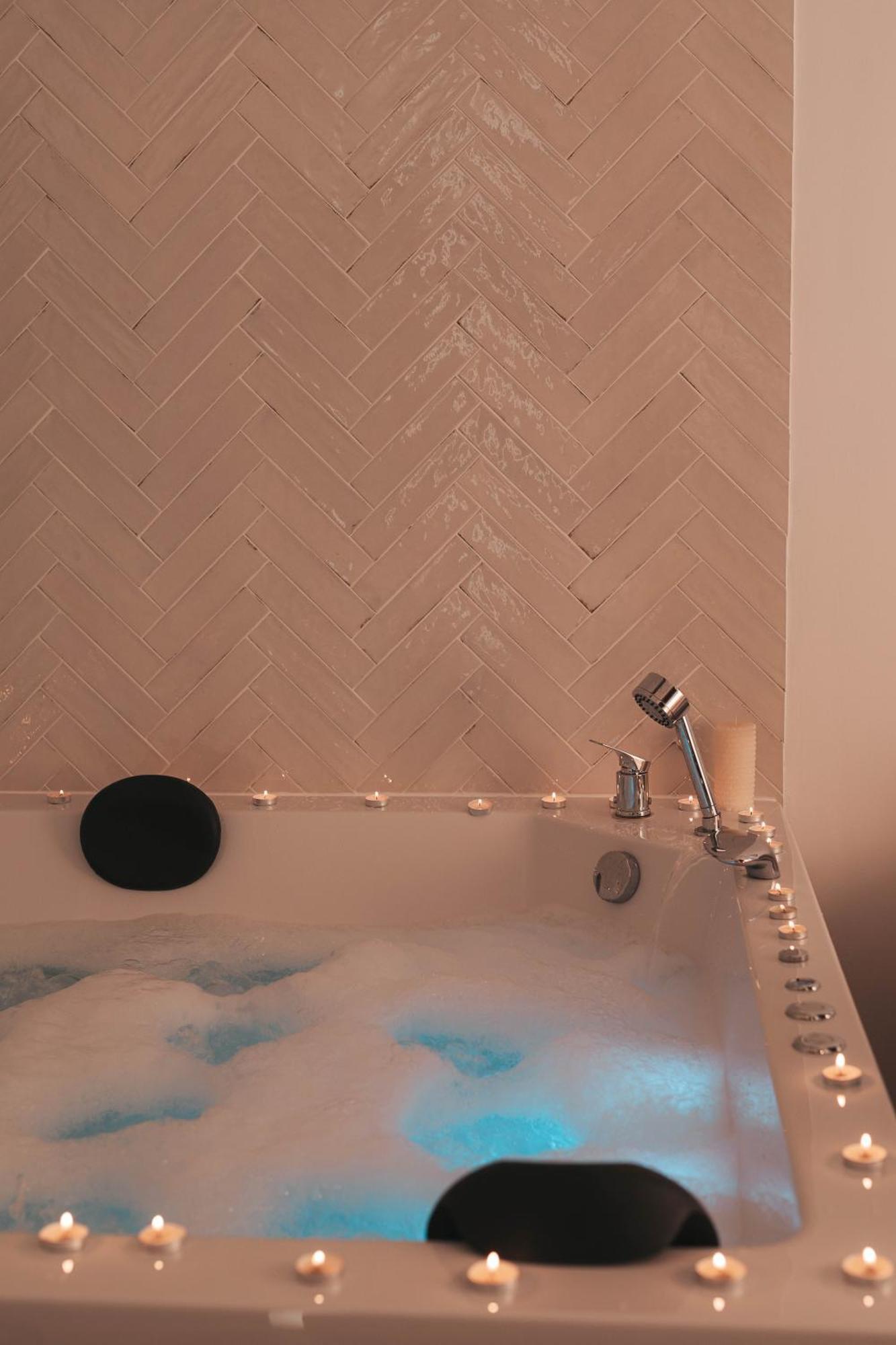 Luxury Jacuzzi Apartment โมสตาร์ ภายนอก รูปภาพ